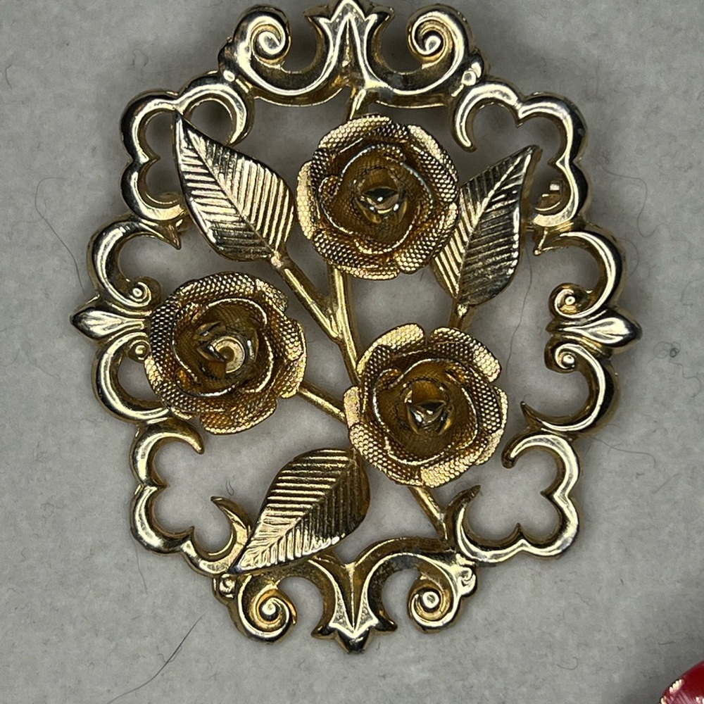 Lot of three vintage flower brooches, gold & enamel, great for Valentine’s Day! - Picture 5 of 17